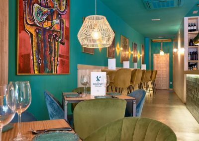 La Jaula de Papel, un restaurant atypique en plein coeur de Séville | MisterWils, furniture for free souls, vintage, scandinave, sofas, chaises...