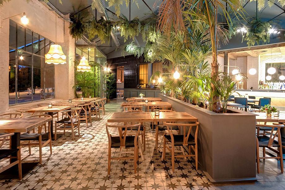 Lampes de plafond et appliques parfaites pour un restaurant