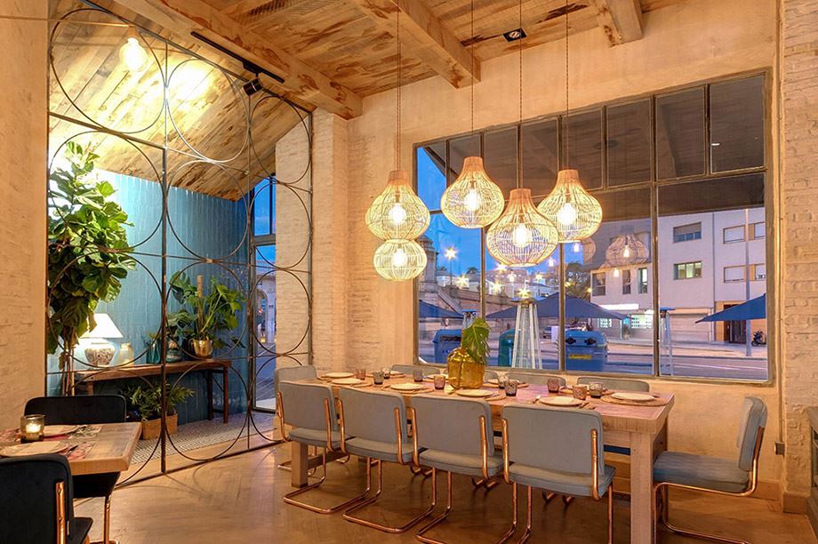 Lampes de plafond et appliques parfaites pour un restaurant