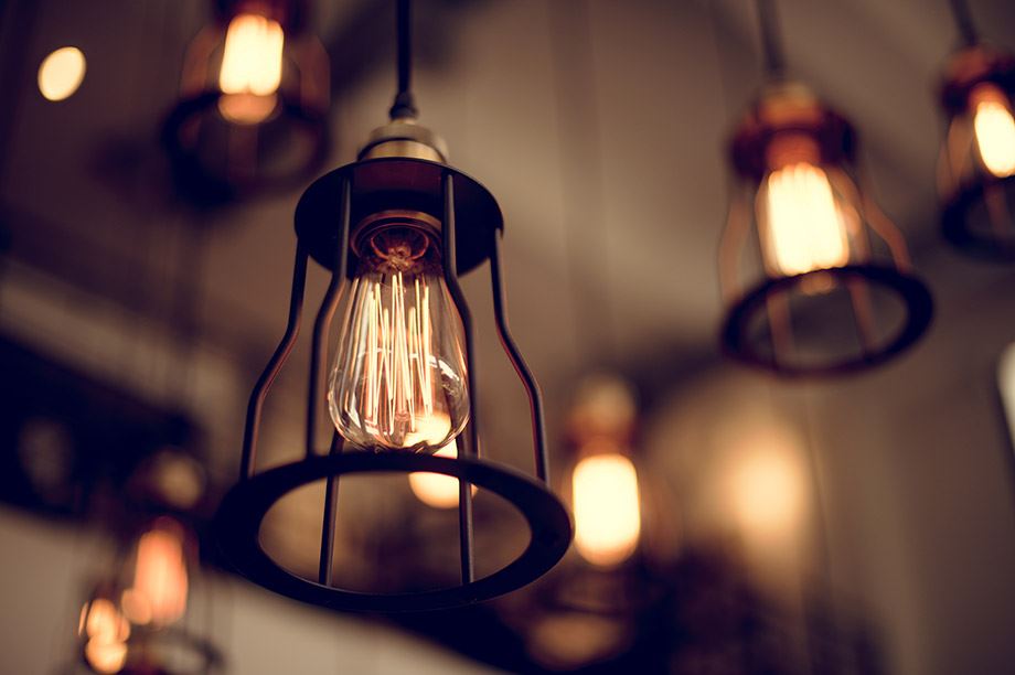 Lampes de plafond et appliques parfaites pour un restaurant