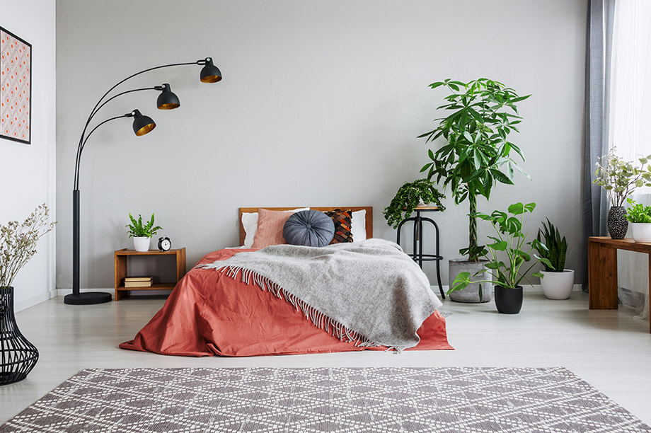 Tête de lit en rotin pour donner une touche tropicale à votre chambre