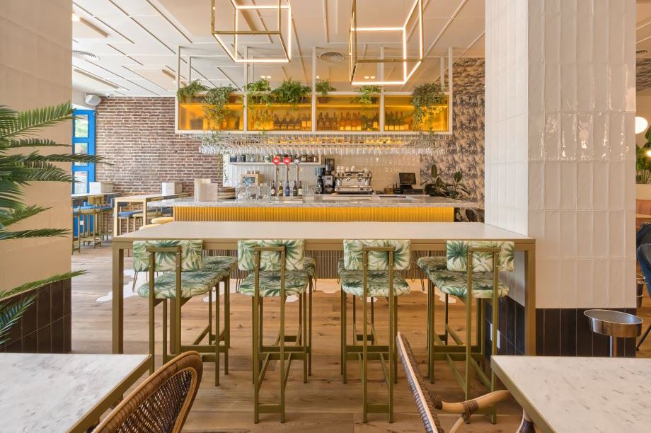 Les tables hautes sont de plus en plus à la mode dans les restaurants du monde entier grâce à leur polyvalence. MisterWils vous livre 5 idees