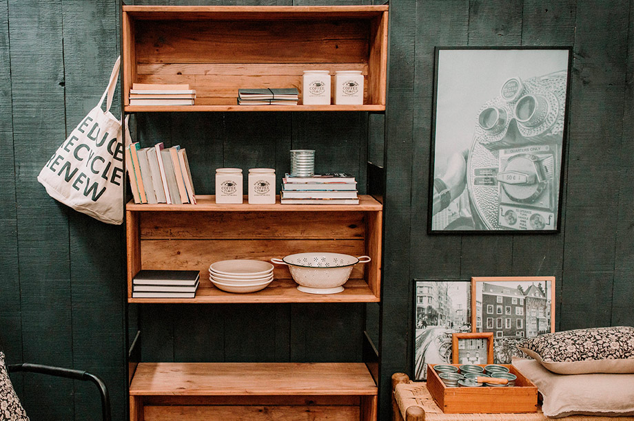 Avantages de la tendance des étagères ouvertes ou ‘open shelving’