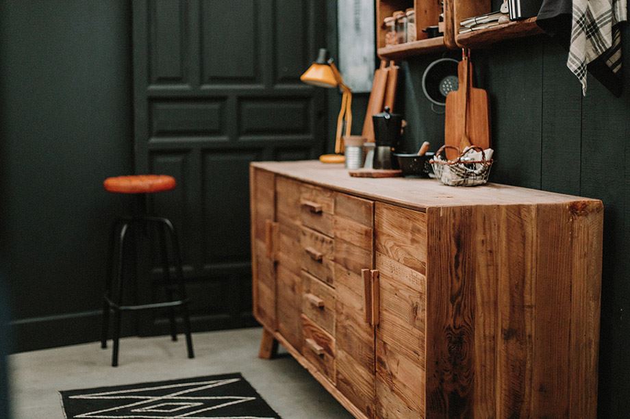 Couleurs apaisantes, lignes épurées et courbes, matériaux naturels ou recyclés, objets artisanaux... voici les grandes tendances de 2021.