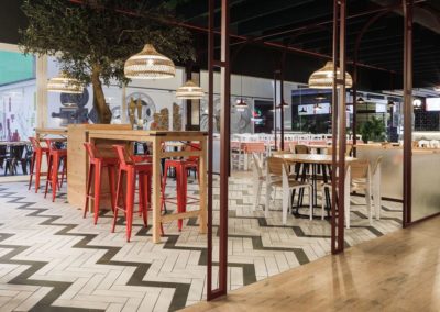 La chaîne Pomodoro, par Pablo Baruc | MisterWils plus de 4000m² d'exposition. Buffets, étagères, luminaires, tables, chaises, canapés...