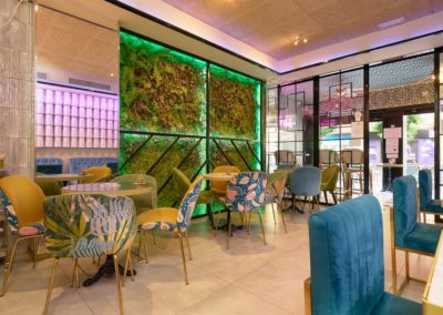 Cet espace inspiré du luxueux style Art Déco, ouvre ses portes pour inonder le cœur du quartier de Los Remedios de sensations.