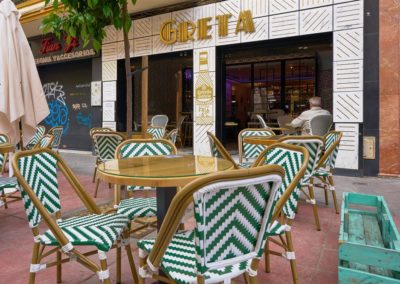 Cet espace inspiré du luxueux style Art Déco, ouvre ses portes pour inonder le cœur du quartier de Los Remedios de sensations.