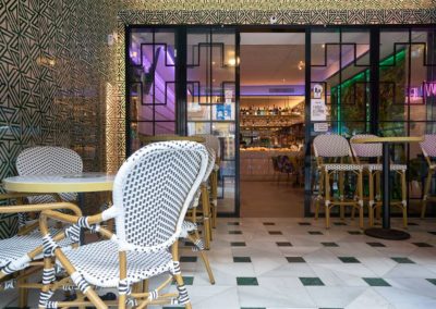 Cet espace inspiré du luxueux style Art Déco, ouvre ses portes pour inonder le cœur du quartier de Los Remedios de sensations.