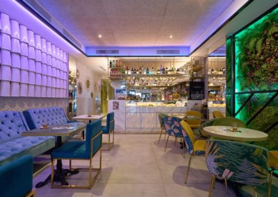 Cet espace inspiré du luxueux style Art Déco, ouvre ses portes pour inonder le cœur du quartier de Los Remedios de sensations.