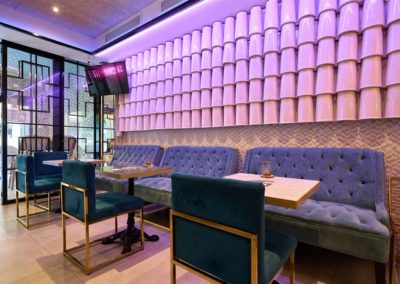 Cet espace inspiré du luxueux style Art Déco, ouvre ses portes pour inonder le cœur du quartier de Los Remedios de sensations.