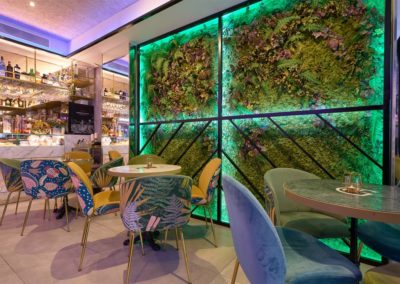 Cet espace inspiré du luxueux style Art Déco, ouvre ses portes pour inonder le cœur du quartier de Los Remedios de sensations.