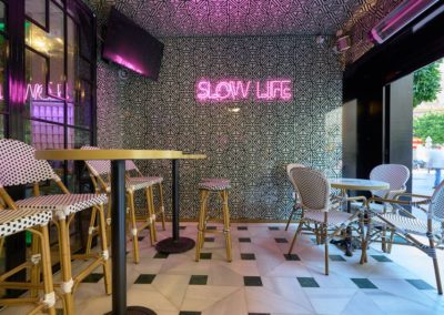 Cet espace inspiré du luxueux style Art Déco, ouvre ses portes pour inonder le cœur du quartier de Los Remedios de sensations.