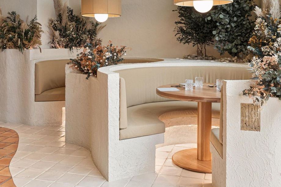 3. Mesa de restaurante redonda y ‘al natural’