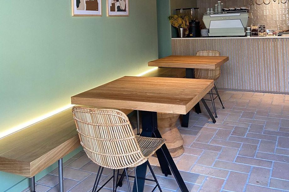 3. Mesa de restaurante redonda y ‘al natural’