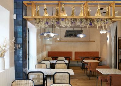 Le célèbre temple sevillan des ‘caracoles’ et ‘cabrillas’ rénove son établissement pour une esthétique moderne et fonctionnelle.15