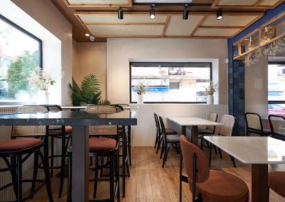 Le célèbre temple sevillan des ‘caracoles’ et ‘cabrillas’ rénove son établissement pour une esthétique moderne et fonctionnelle.3