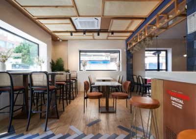 Le célèbre temple sevillan des ‘caracoles’ et ‘cabrillas’ rénove son établissement pour une esthétique moderne et fonctionnelle.6