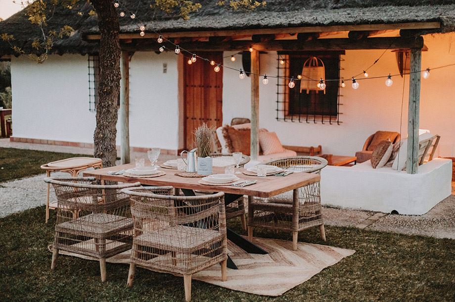 Les meubles en fibres naturelles sont devenus incontournables grâce à leur côté durable et artisanal. Les architectes d'intérieur les adorent.2