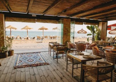 Amarola est le nouveau concept gastronomique créé par le chef Alejandro Alcántara dans une ambiance parfaite en bord de mer.10