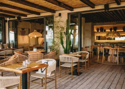 Amarola est le nouveau concept gastronomique créé par le chef Alejandro Alcántara dans une ambiance parfaite en bord de mer.13