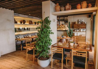 Amarola est le nouveau concept gastronomique créé par le chef Alejandro Alcántara dans une ambiance parfaite en bord de mer.16