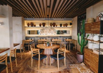 Amarola est le nouveau concept gastronomique créé par le chef Alejandro Alcántara dans une ambiance parfaite en bord de mer.17