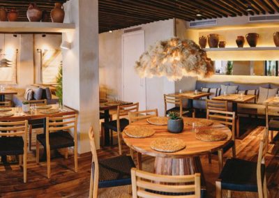 Amarola est le nouveau concept gastronomique créé par le chef Alejandro Alcántara dans une ambiance parfaite en bord de mer.18