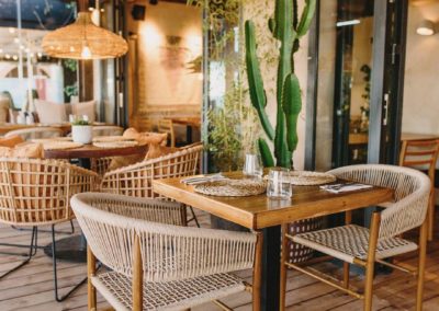 Amarola est le nouveau concept gastronomique créé par le chef Alejandro Alcántara dans une ambiance parfaite en bord de mer.21