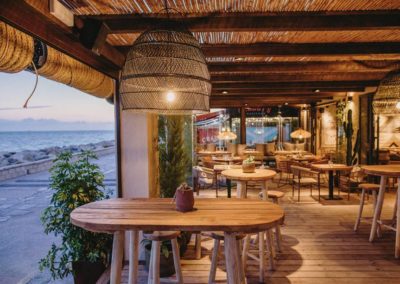 Amarola est le nouveau concept gastronomique créé par le chef Alejandro Alcántara dans une ambiance parfaite en bord de mer.3