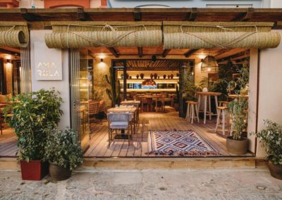 Amarola est le nouveau concept gastronomique créé par le chef Alejandro Alcántara dans une ambiance parfaite en bord de mer.4