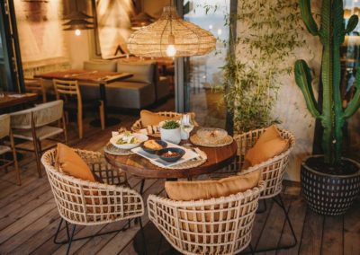 Amarola est le nouveau concept gastronomique créé par le chef Alejandro Alcántara dans une ambiance parfaite en bord de mer.8