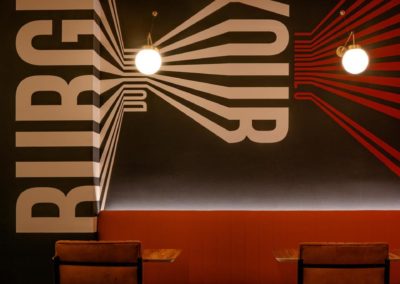 Le restaurant Frankie's Burger Bar a ouvert ses portes dans le centre de Valence | MisterWils. Plus de 4000m² d'exposition...4