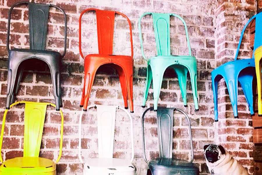 Chaise Tolix: comment intégrer ce grand classique du style industriel à son intérieur