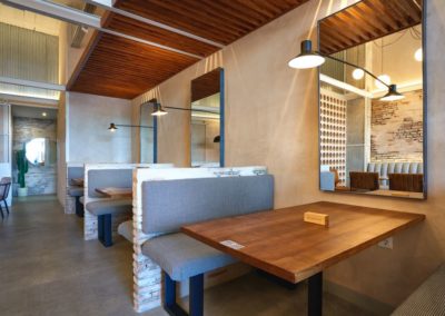 MAMAINA, un nouveau bar de tapas décoré par MisterWils | Plus de 4000m² d'exposition. Buffets, étagères, luminaires, tables 2