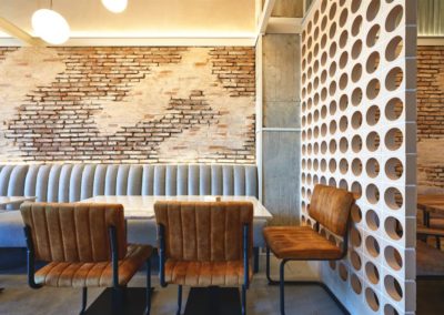 MAMAINA, un nouveau bar de tapas décoré par MisterWils | Plus de 4000m² d'exposition. Buffets, étagères, luminaires, tables 3