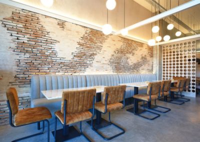 MAMAINA, un nouveau bar de tapas décoré par MisterWils | Plus de 4000m² d'exposition. Buffets, étagères, luminaires, tables 7