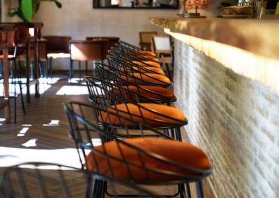 Pecado Sevilla, un restaurant décoré par GRstudio, le résultat d'une réforme globale d'un établissement fermé depuis plus de 10 ans. 14