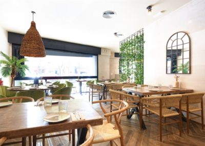 Pecado Sevilla, un restaurant décoré par GRstudio, le résultat d'une réforme globale d'un établissement fermé depuis plus de 10 ans. 6