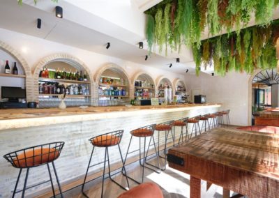 Pecado Sevilla, un restaurant décoré par GRstudio, le résultat d'une réforme globale d'un établissement fermé depuis plus de 10 ans. 9