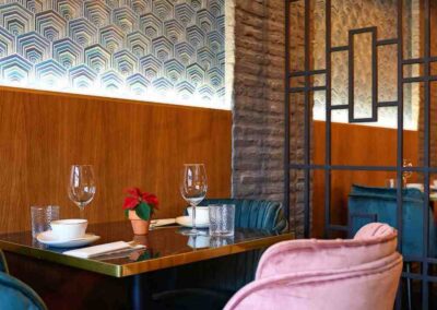 La chaîne DRAGON KITCHEN ouvre un nouvel établissement décoré par Suraña Arquitectos. 21