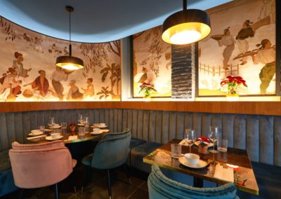 La chaîne DRAGON KITCHEN ouvre un nouvel établissement décoré par Suraña Arquitectos. 12