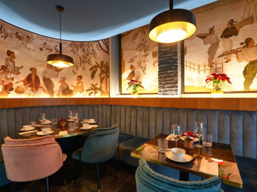 La chaîne DRAGON KITCHEN ouvre un nouvel établissement décoré par Suraña Arquitectos