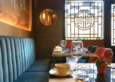 La chaîne DRAGON KITCHEN ouvre un nouvel établissement décoré par Suraña Arquitectos. 2