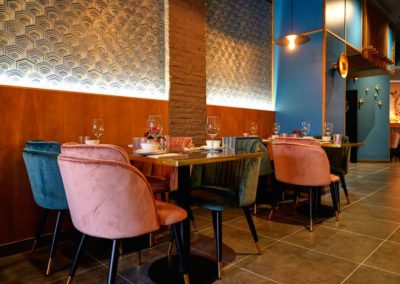 La chaîne DRAGON KITCHEN ouvre un nouvel établissement décoré par Suraña Arquitectos. 5