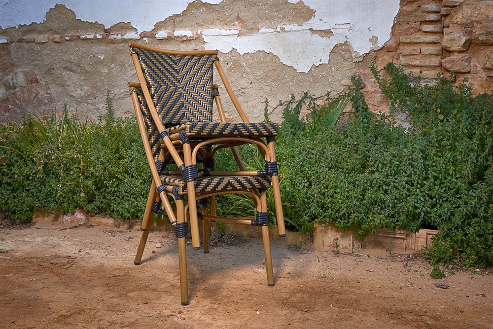 Chaises empilables et style Bistrot