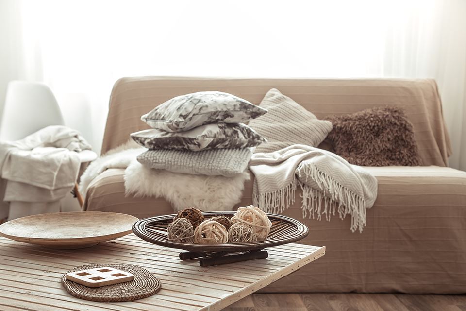 Adoptez le style Scandi Boho pour décorer votre intérieur : matériaux naturels, couleurs neutres, artisanat et éléments qui invitent au repos. 6