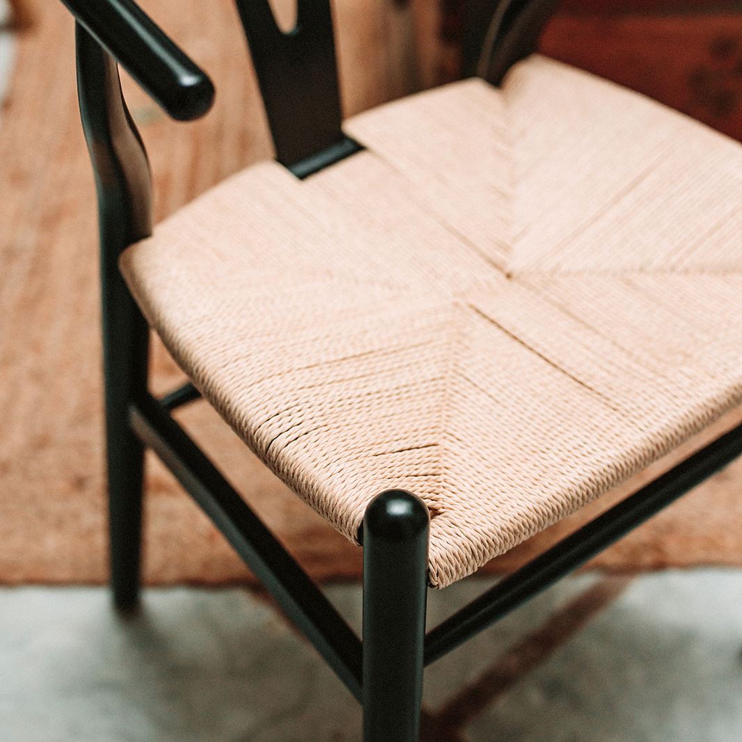 misterwils-session-wegner-1 CHAISE EN BOIS WEGNER de style Scandinave | Trouvez-la chez MisterWils. Plus de 4000m² d'exposition.31