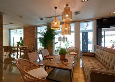 Wanna Food & Drink, rouvre ses portes dans un nouveau style | MisterWils furniture for free souls. 2