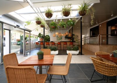 Wanna Food & Drink, rouvre ses portes dans un nouveau style | MisterWils furniture for free souls. 7