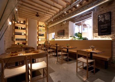 Perro Viejo à Malaga, un endroit privilégié et une carte exquise | MisterWils, furniture for free souls. 5